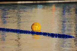 waterpolo bal water lijn sean fornelli cc by sa 20 wikimedia