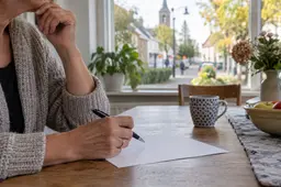 Inwoner vult formulier in over prioriteiten voor Nunspeet
