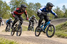 BMX-rijders in volle training