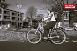 _anne op fiets
