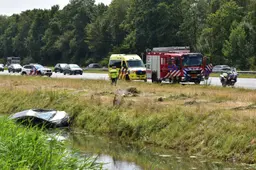 17-07 Elst auto in de sloot