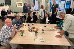 foto 2 in overleg met bewoners dorspcafe doorwerth heveadorp 16 mei 2025