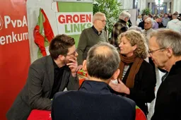 groenlinks pvda in gesprek met burgers in het gemeentehuis