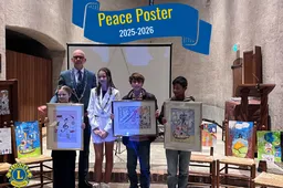 Afbeelding Peace poster uitreiking voor RenkumNieuws