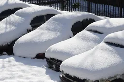 Sneeuw autos Avtandilphoto Pixabay