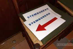 22-11-23 2e Kamerverkiezingen, kerkje op de heuvel (3)