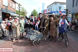 rheden sluit bevrijdingstocht feestelijk af met muziek stoet en eerbetoon 19 04 2025 1