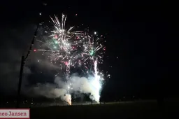 Velp viert 80 jaar vrijheid met lampionnenoptocht en spectaculair vuurwerk