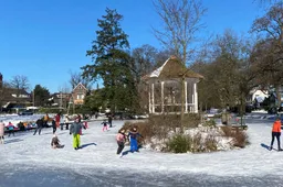 Schaatsen vijver villapark - Foto Martin Idema