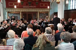 Rhedens Fanfare Corps en Muziekvereniging Vivo Veessen vullen dorpskerk met najaarsklanken 19-10-2025 (1)