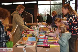 Koesterboekenmarkt Zoomerij Dieren 2025 (4)