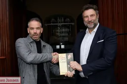 Teruggevonden Velps oorlogsdagboek 'Geen post' gepresenteerd bij kerk in Emmastraat 14-11-2025 (2)