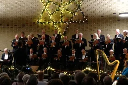 Dierens Mannenkoor brengt kerstconcert met harp in Ontmoetingskerk 20-12-2025 (1)