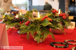 Kerstmarkt bij Rhederhof zorgt voor warme middag vol samenzijn 07-12-2025 (0)