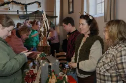 Kerstmarkt Dorpskerk Spankeren trekt veel bezoekers 13-12-2025 (1)