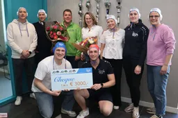 Sponsor verrast PFC zwemmers in Biljoenbad 21-03-2026 (15)