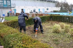 Vrijwilligers maken Openluchtzwembad Rheden zomerklaar tijdens natte NLDoet 14-03-2026 (21)