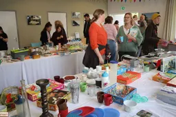 Grote belangstelling voor weggeefmarkt in De Steeg 11-04-2026 (1)