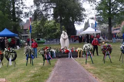 Gemeentelijke herdenking bij monument in het Rozenbos in Rheden 04-05-2026 (31)