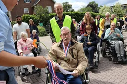 Bewoners Het Jagthuis genieten van jaarlijkse wandeltweedaagse door Velp 10-06-2026 (16)