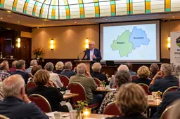 Burgemeester Carol van Eert te gast bij Rhedens Dorpsbelang - OpenAI