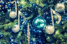 gold-year-christmas-wooden-background