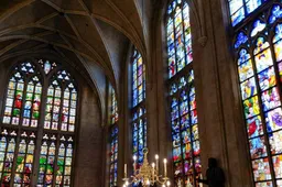 Glas-in-lood-ramen-kathedraal-Roermond-1200x600-c-default