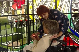foto bezoekers kaarsenkapel camillus