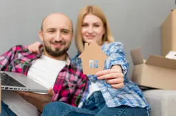 couple-moving-new-house