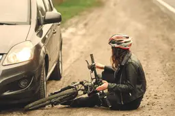 woman-crashed-into-car-girl-helmet