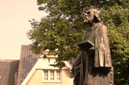 ©HartvanLimburg Standbeeld Architect Pierre Cuypers Roermond