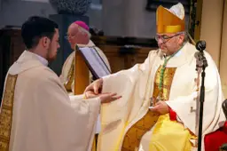 News-Priesterwijding-Pawel-1030x687