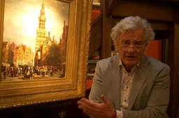 Frank Buunk bij het schilderij van Cornelis Springer foto René Hazeleger (1)