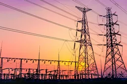 hoogspanning elektriciteitstoren nacht landschap industriele achtergrond