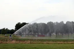 sproeien beregenen droogte akker