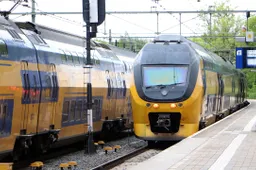 twee intercitys op station sittard