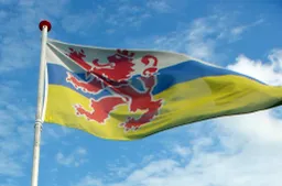 wapperende limburgse vlag p coenen own work cc by sa 30 via wikimedia commons