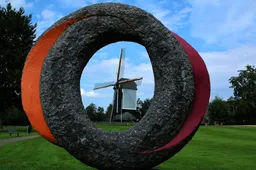 Molen Urmond door kunstwerk foto Giel Scholtes