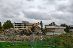 De afbraak van stukje oud Barbara ziekenhuis en Odilia 002