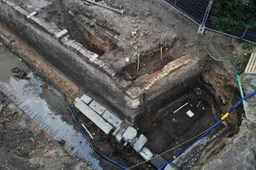 057_20251218 Links kademuur-rechts zuidelijke wand hellingbaan-onder hardstenen platform