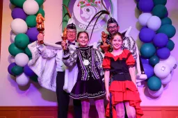 Seniorenprins en Jeugdprinses (en haar adjudantje Pippa)