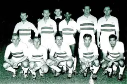Foto Archief Koos Snijders Het elftal van F’54 dat in 1957 in Spanje tegen Real Madrid speelde