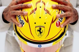 lewis hamilton ferrari hjelm