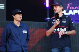 Yuki Tsunoda Max Verstappen