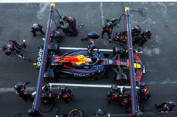 Yuki Tsunoda Red Bull Pitstop