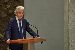 Geert Wilders gaat los op "belhamel" Jan Paternotte van D66: "U moet zich schamen!"