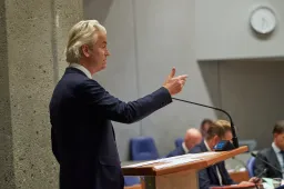 Geert Wilders haalt stevig uit naar kabinet: '60 miljard euro reserveren voor klimaat en 1000 euro afpakken van gepensioneerden. Onbeschoft en onnodig.'
