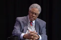 Thomas Sowell: 'Afro-Amerikanen desintegreren door de nasleep van de uitbreiding van de verzorgingsstaat bedacht door de Democraten'