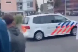 Video: politie weer op de vlucht voor straatterroristen. Ditmaal in Kanaleneiland
