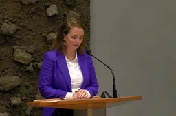 Video! Fleur Agema: "Schandalig, schandalige vraag, de VVD heeft de zorg kapot gemaakt!"